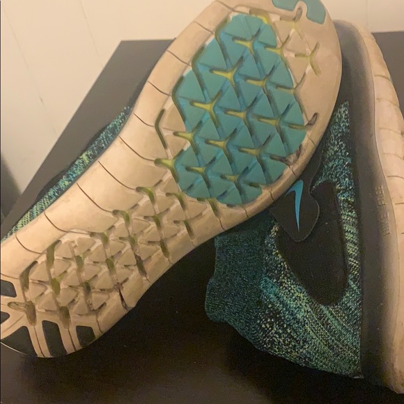 Nike shoes - Picture 3 of 3